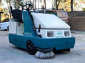 Tennant 6400 Sweeper - picture0' - Click to enlarge