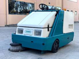 Tennant 6400 Sweeper - picture0' - Click to enlarge
