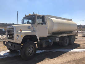 Ford louisville 8000 Water truck Truck - picture0' - Click to enlarge