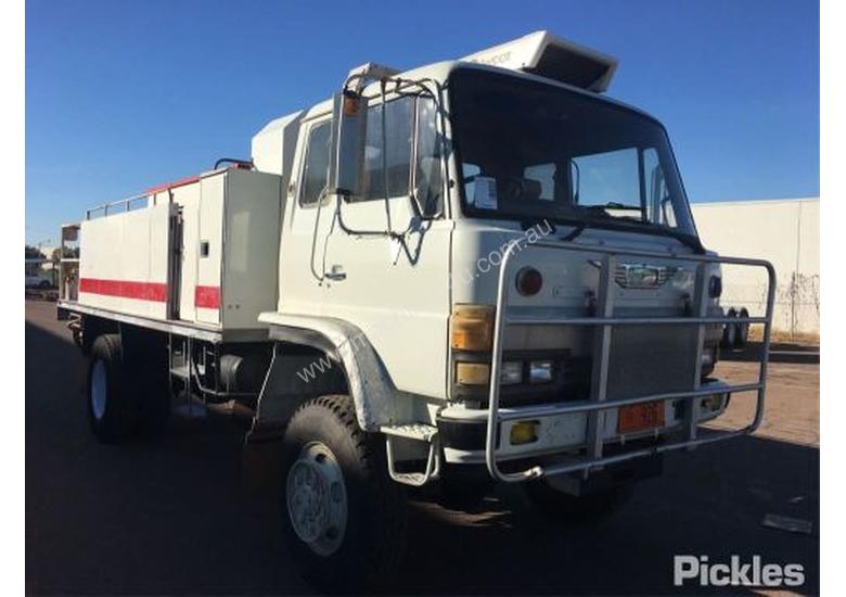caption 1989 Hino GT 17