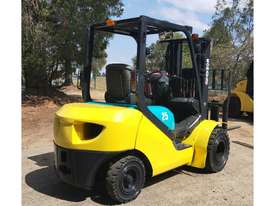 2.5T Komatsu Container Entry (4.3m Lift, 3-Stg Mast) Diesel SideShift FD25-16 Forklift - picture1' - Click to enlarge