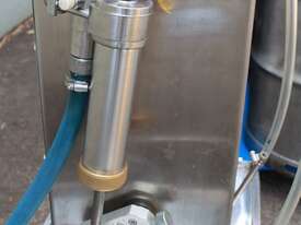 Twin Head Piston Filler - picture0' - Click to enlarge