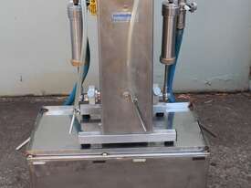 Twin Head Piston Filler - picture2' - Click to enlarge