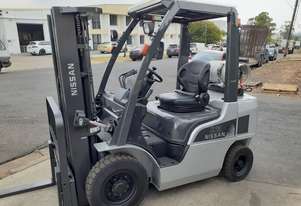 ACTIVE FORKLIFTS - Nissan Forklift Container Mast 2.5 Ton 2012 Model Fork Positioner