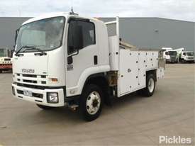 2011 Isuzu FSS550 - picture2' - Click to enlarge