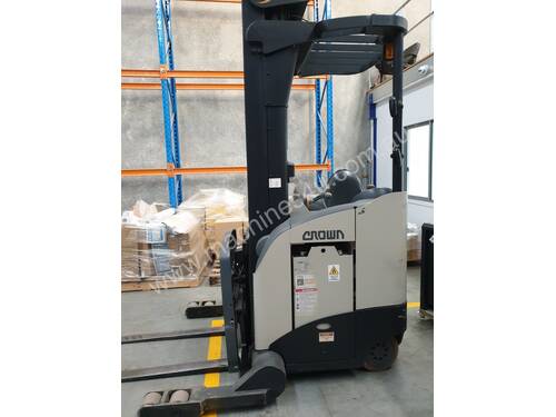 Crown Forklift RR5200 with battery & trolley