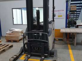 Crown Forklift RR5200 with battery & trolley - picture0' - Click to enlarge