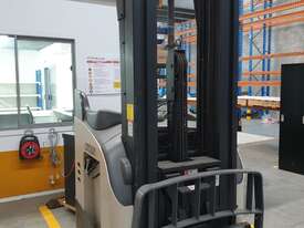 Crown Forklift RR5200 with battery & trolley - picture1' - Click to enlarge