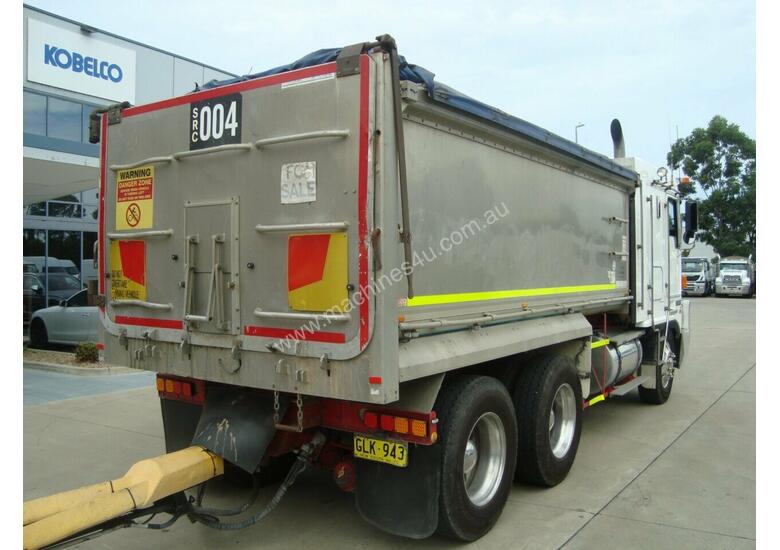 caption 2002 KENWORTH K104 TIPPER