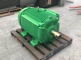 90 kw 120 hp 8 pole 740 rpm 415 volt WEG Mining IP66 AC Squirrel Cage Electric Motor Unused - picture2' - Click to enlarge
