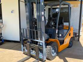 2020 MLAVulcan 2.5T Forklift - picture2' - Click to enlarge