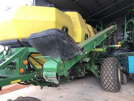 2005 John Deere 1910 340 Air Drills - picture2' - Click to enlarge