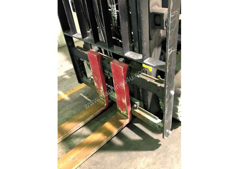 caption 2.5T LPG Counterbalance Forklift