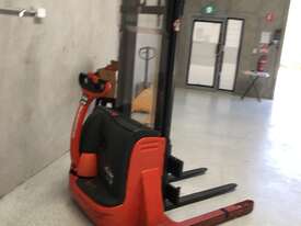 Linde L12 Walker Stacker - picture0' - Click to enlarge