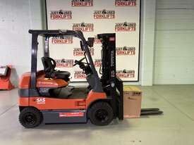  2012 TOYOTA ELECTRIC 7FB25 4 WHEEL COUNTER BALANCED FORKLIFT 4300 FSV 3 STAGE CONTAINER - picture0' - Click to enlarge