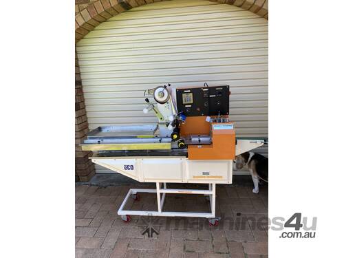 Table Top Horizontal Flow Wrap Machine