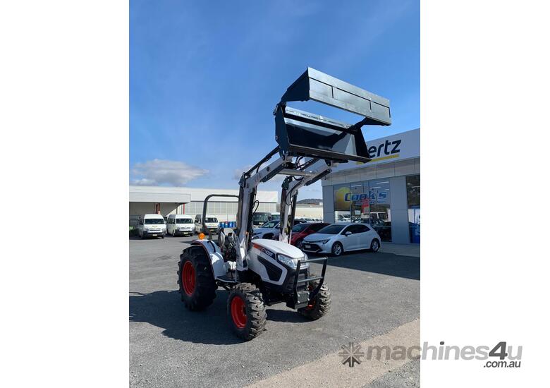 caption Bobcat Tractor CT4055 - 1.3T, 48L Tank Capacity