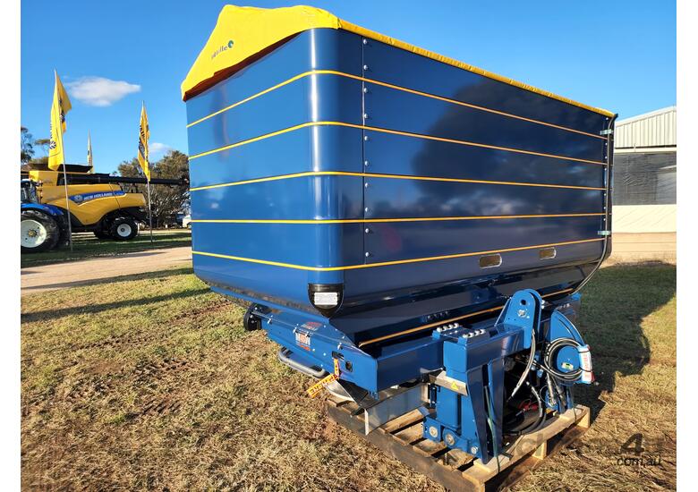 caption 2023 Bogballe M45W Linkage Spreader