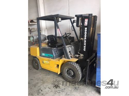 Komatsu FG-25-8 Forklift