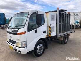 2002 Hino DUTRO - picture0' - Click to enlarge