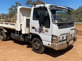 Isuzu NPR300 - picture0' - Click to enlarge