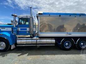 Kenworth T900 - picture2' - Click to enlarge