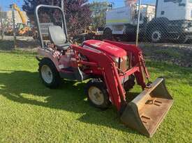 Tractor Massey Ferguson GC2400 4x4 FEL 3PL 22HP - picture0' - Click to enlarge