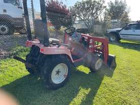 Tractor Massey Ferguson GC2400 4x4 FEL 3PL 22HP - picture1' - Click to enlarge