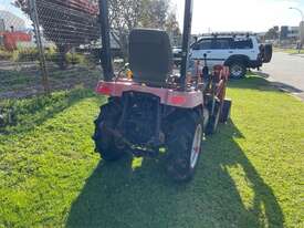 Tractor Massey Ferguson GC2400 4x4 FEL 3PL 22HP - picture2' - Click to enlarge