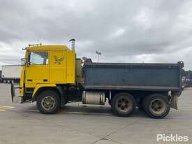 1989 Volvo F12 - picture1' - Click to enlarge