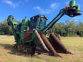 John Deere 3520T Track Cane - picture0' - Click to enlarge