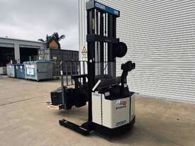 Crown Walkie Reach Truck - picture0' - Click to enlarge