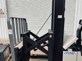 Crown Walkie Reach Truck - picture2' - Click to enlarge