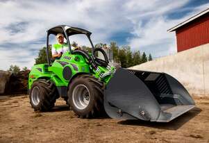 Avant 860i Powerful Articulated Loader with 4-in-1 Bucket