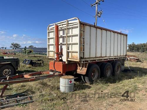 1994 S.X. TRI-AXLE PIG TRAILER