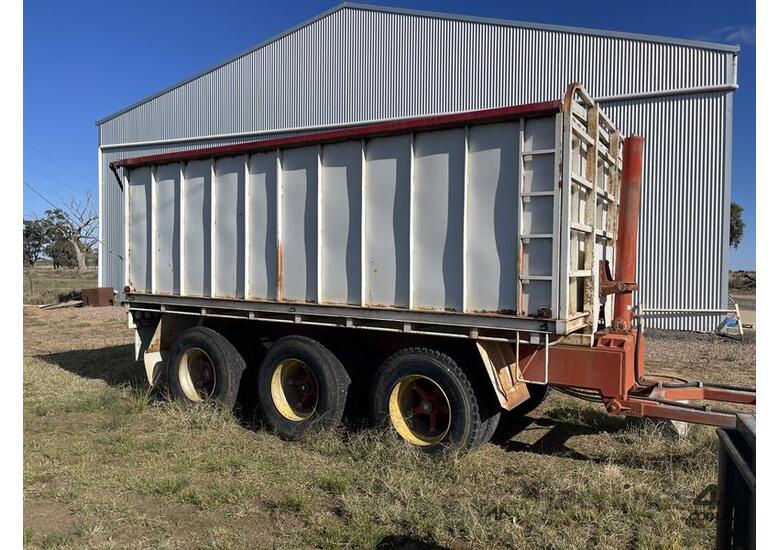 1994 S.X. TRI-AXLE PIG TRAILER