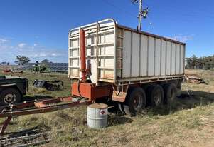 1994 S.X. TRI-AXLE PIG TRAILER