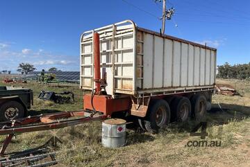 1994 S.X. TRI-AXLE PIG TRAILER