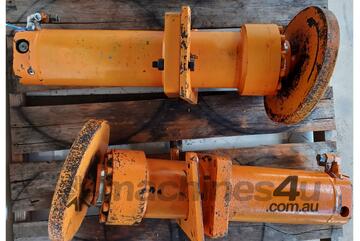 Pair of Extra Heavy Hydraulic Ram Stabilizer legs - LLOYDS DEALS