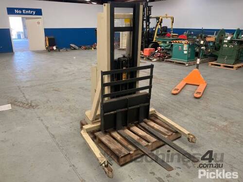 Crown 20IMT90A Walk Behind Electric Pallet Jack