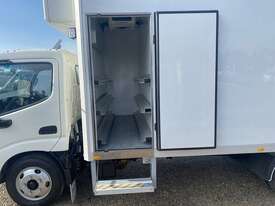 2018 Hino 300 SERIES 616 White Refrigerated Truck 4.0L 4x2 - picture2' - Click to enlarge