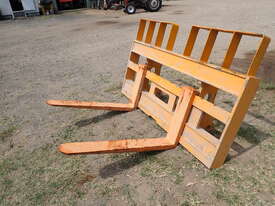  Loader fork carriage - picture0' - Click to enlarge