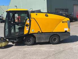 Johnson CN201 Sweeper - picture2' - Click to enlarge