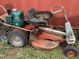 QTY OF 2 RIDE ON MOWERS (PARTS ONLY) - picture1' - Click to enlarge