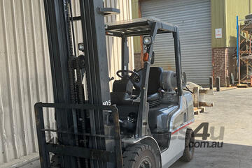 Nissan   2.5 Tonne Forklift Nissan   2.5 Tonne Forklift