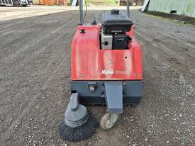 Hako Petrol floor sweeper - picture2' - Click to enlarge