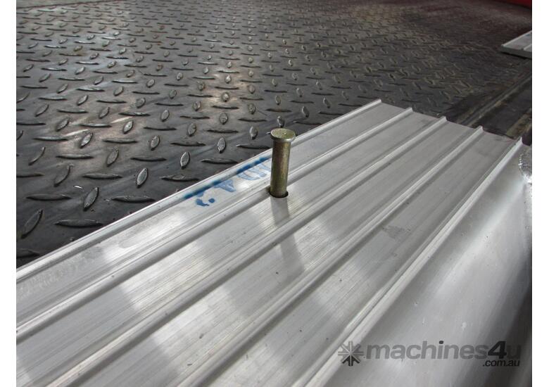 caption 2.5-Tonne 2.3m x 420mm Aluminum Loading Ramps