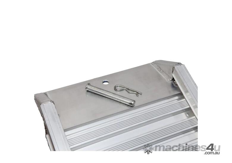 caption 2.5-Tonne 2.3m x 420mm Aluminum Loading Ramps