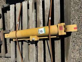 Caterpillar Cylinder - Lot Number:88 - picture0' - Click to enlarge