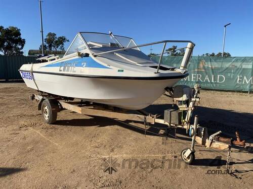 SEAFARER HALF CABIN FIBREGLASS BOAT